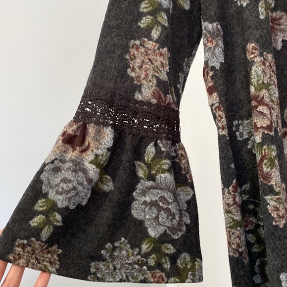 Floral cardigan 🌻🌼🌸 - Picture 2 of 3